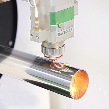Máquina de corte a laser de folha e tubo cortando placa de metal e vídeo de exibição de tubo de metal