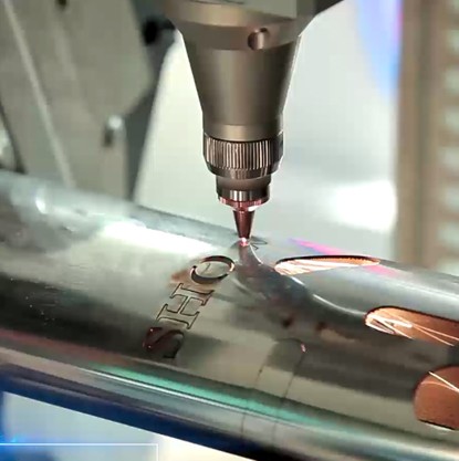 A máquina de corte de tubo a laser LX62TH corta tubo em forma de SS com 1 mm de diâmetro 38 * 22 mm